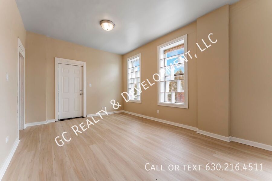 *** HUMBOLDT PARK / 2 BDRM / CENTRAL AC / SMALL PETS WELCOME / SHOPPING NEARBY *** property image