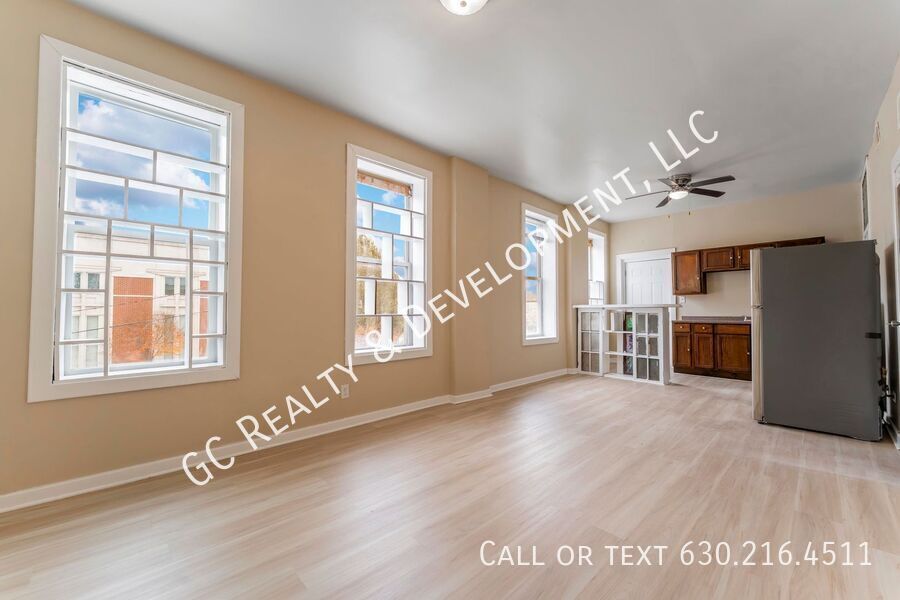 *** HUMBOLDT PARK / 2 BDRM / CENTRAL AC / SMALL PETS WELCOME / SHOPPING NEARBY *** property image