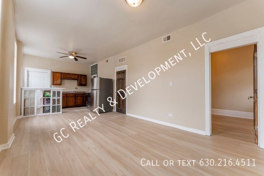 *** HUMBOLDT PARK / 2 BDRM / CENTRAL AC / SMALL PETS WELCOME / SHOPPING NEARBY *** property image