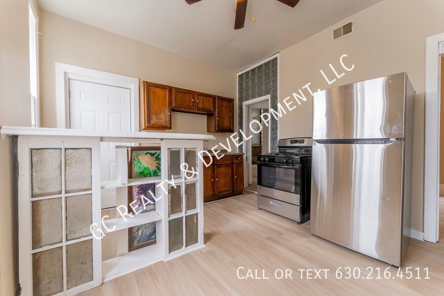 *** HUMBOLDT PARK / 2 BDRM / CENTRAL AC / SMALL PETS WELCOME / SHOPPING NEARBY *** property image