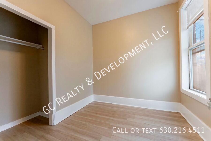 *** HUMBOLDT PARK / 2 BDRM / CENTRAL AC / SMALL PETS WELCOME / SHOPPING NEARBY *** property image