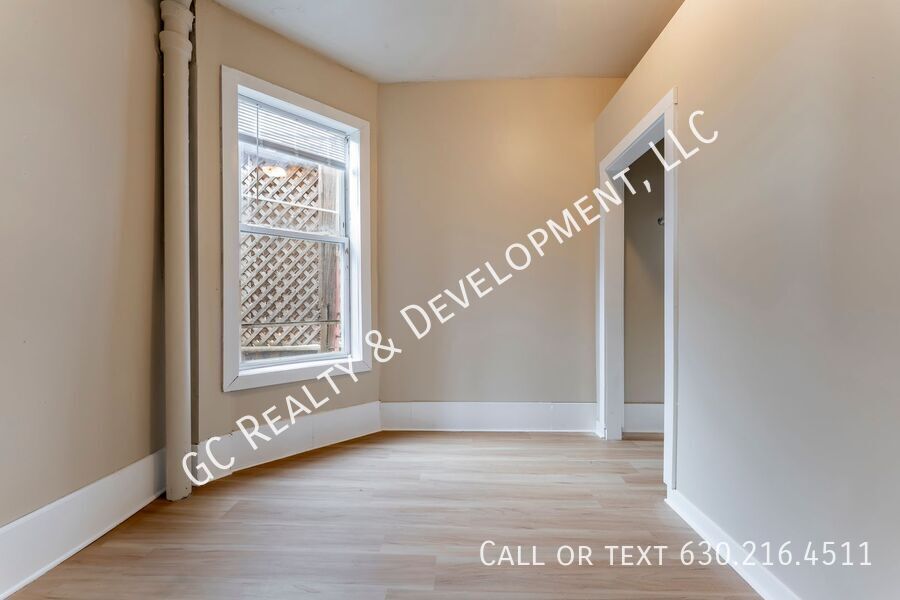 *** HUMBOLDT PARK / 2 BDRM / CENTRAL AC / SMALL PETS WELCOME / SHOPPING NEARBY *** property image