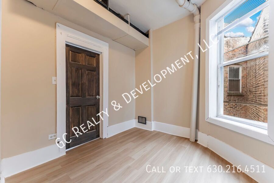 *** HUMBOLDT PARK / 2 BDRM / CENTRAL AC / SMALL PETS WELCOME / SHOPPING NEARBY *** property image