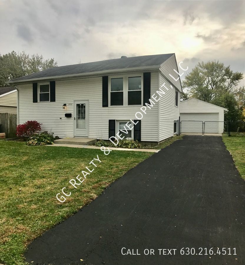 *** / 3 BDRM-2 FULL BATH / 2 CAR GARAGE / PRIMARY SUITE W/FULL BATH / FINISHED LOWER LEVEL / CENTRAL AIR *** property image