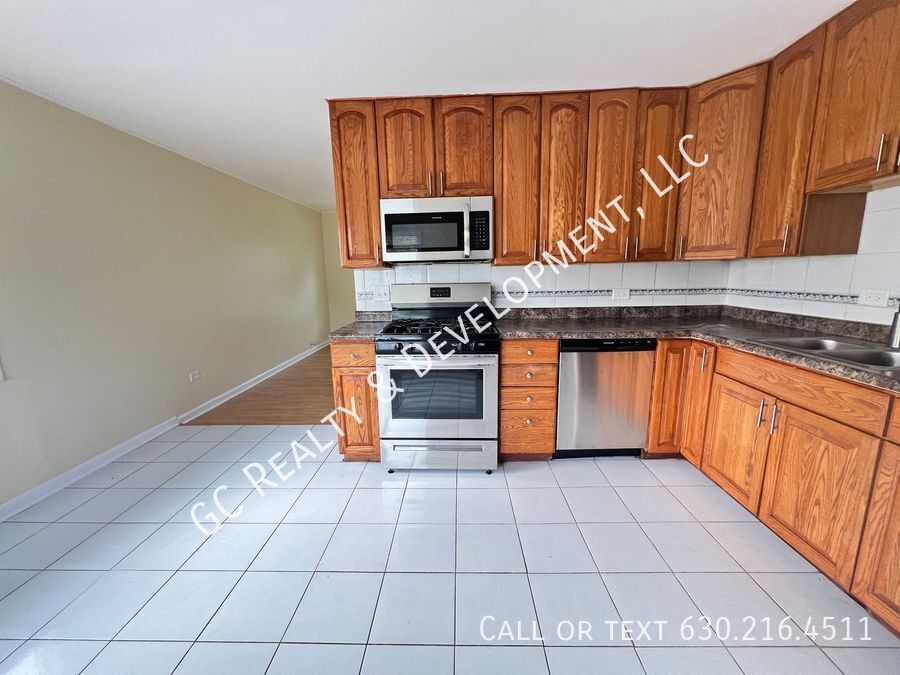 *** / 3 BDRM-2 FULL BATH / 2 CAR GARAGE / PRIMARY SUITE W/FULL BATH / FINISHED LOWER LEVEL / CENTRAL AIR *** property image