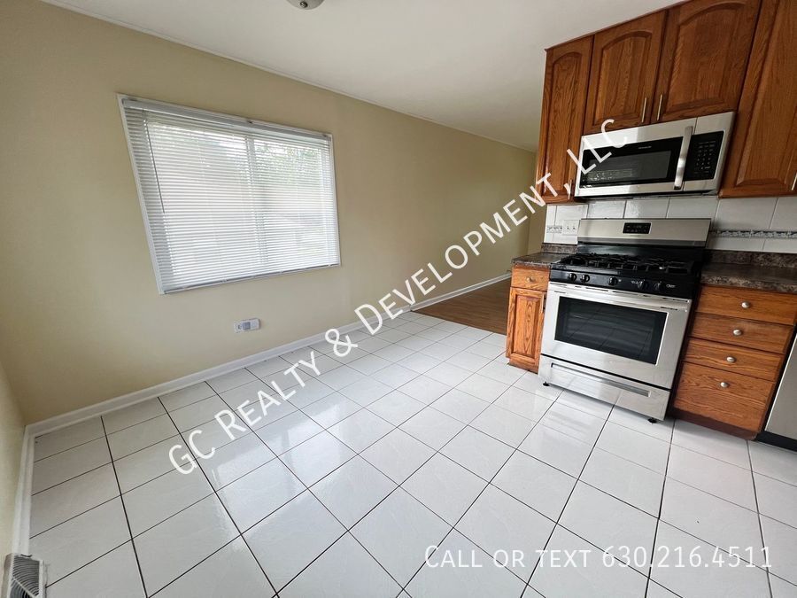 *** / 3 BDRM-2 FULL BATH / 2 CAR GARAGE / PRIMARY SUITE W/FULL BATH / FINISHED LOWER LEVEL / CENTRAL AIR *** property image