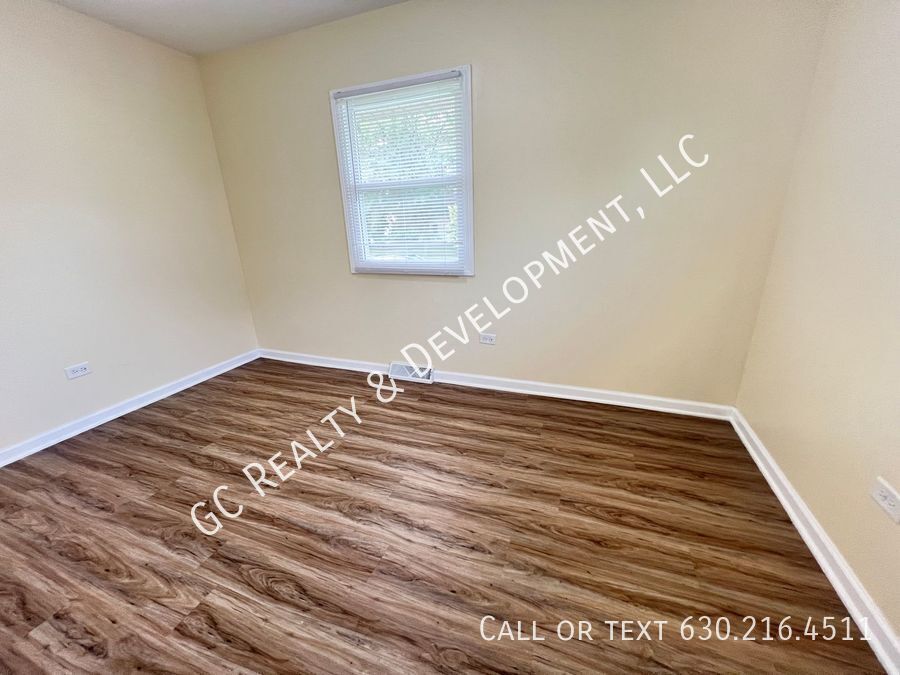 *** / 3 BDRM-2 FULL BATH / 2 CAR GARAGE / PRIMARY SUITE W/FULL BATH / FINISHED LOWER LEVEL / CENTRAL AIR *** property image