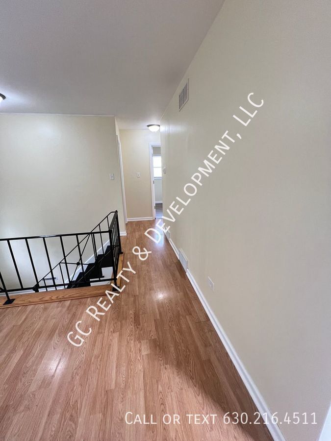 *** / 3 BDRM-2 FULL BATH / 2 CAR GARAGE / PRIMARY SUITE W/FULL BATH / FINISHED LOWER LEVEL / CENTRAL AIR *** property image