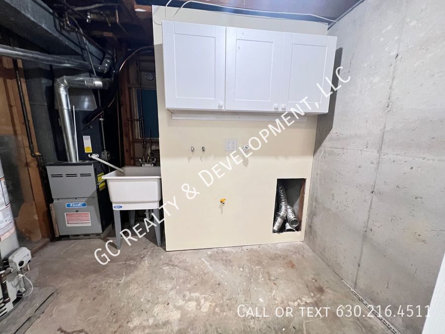 *** / 3 BDRM-2 FULL BATH / 2 CAR GARAGE / PRIMARY SUITE W/FULL BATH / FINISHED LOWER LEVEL / CENTRAL AIR *** property image