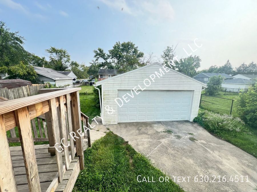 *** / 3 BDRM-2 FULL BATH / 2 CAR GARAGE / PRIMARY SUITE W/FULL BATH / FINISHED LOWER LEVEL / CENTRAL AIR *** property image