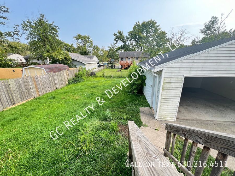 *** / 3 BDRM-2 FULL BATH / 2 CAR GARAGE / PRIMARY SUITE W/FULL BATH / FINISHED LOWER LEVEL / CENTRAL AIR *** property image