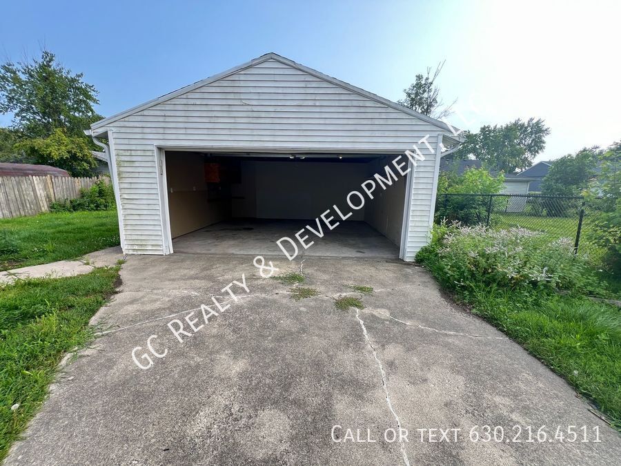 *** / 3 BDRM-2 FULL BATH / 2 CAR GARAGE / PRIMARY SUITE W/FULL BATH / FINISHED LOWER LEVEL / CENTRAL AIR *** property image