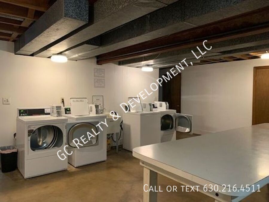 *** 2 BDRM / TENANT ONLY PAYS ELECTRIC / 2 PARKING SPOTS / PET FRIENDLY *** property image