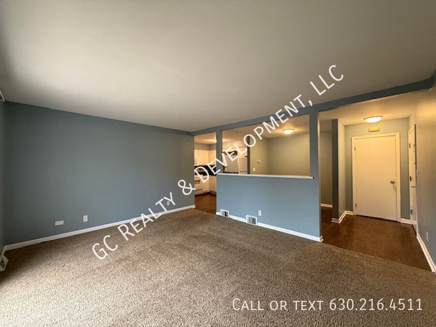 *** 2 BDRM / TENANT ONLY PAYS ELECTRIC / 2 PARKING SPOTS / PET FRIENDLY *** property image