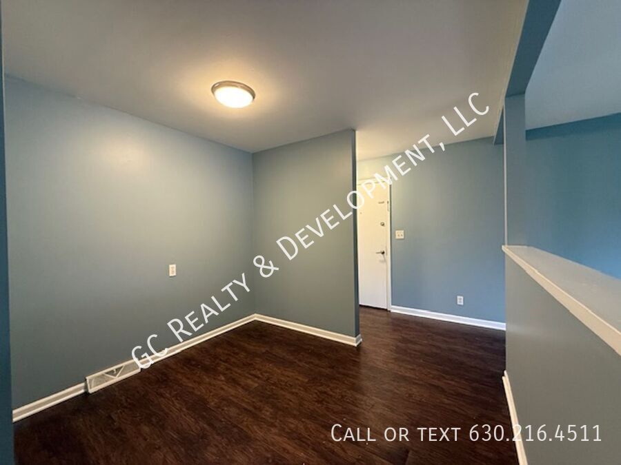 *** 2 BDRM / TENANT ONLY PAYS ELECTRIC / 2 PARKING SPOTS / PET FRIENDLY *** property image