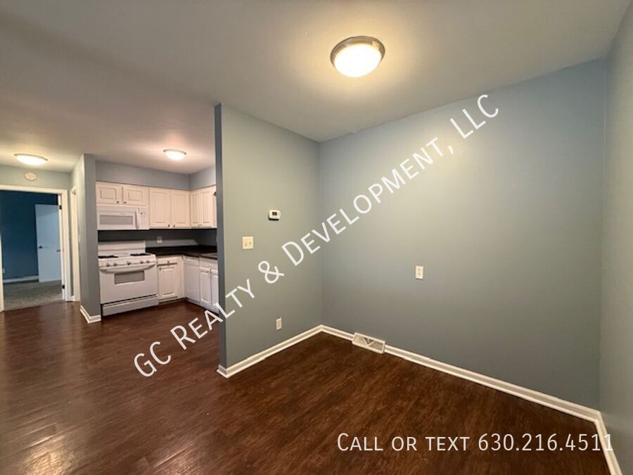 *** 2 BDRM / TENANT ONLY PAYS ELECTRIC / 2 PARKING SPOTS / PET FRIENDLY *** property image