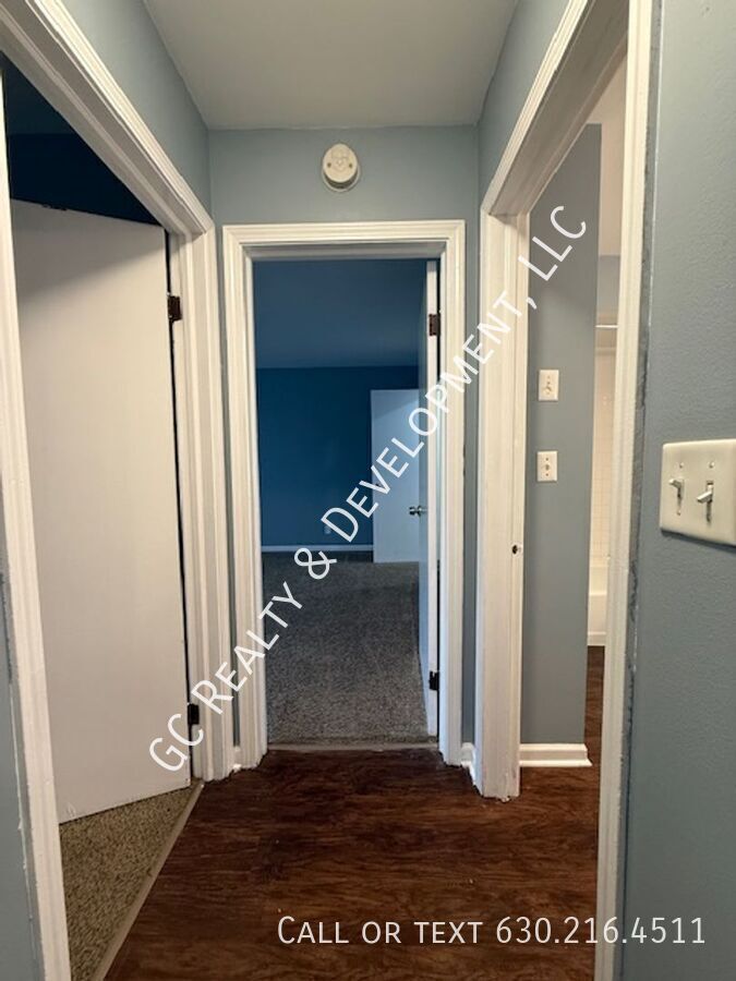 *** 2 BDRM / TENANT ONLY PAYS ELECTRIC / 2 PARKING SPOTS / PET FRIENDLY *** property image