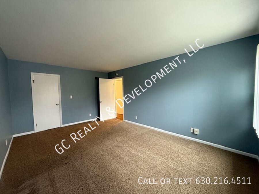 *** 2 BDRM / TENANT ONLY PAYS ELECTRIC / 2 PARKING SPOTS / PET FRIENDLY *** property image