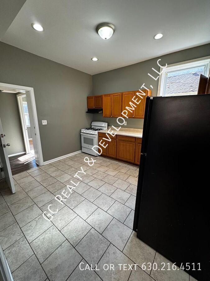 *** 1/2 MO RENT FREE / 3 BDRM - 1 BTH / DETACHED GARAGE PARKING / CENTRAL AC / TRANSIT WITHIN WALKING DISTANCE *** property image