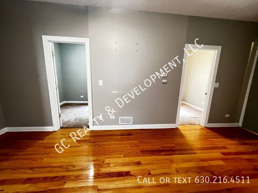 *** 1/2 MO RENT FREE / PILSEN LOCATION / 3 BEDROOMS / 1 BATH /APPL INLC / PARKING SPACE INCL / FREE LAUNDRY *** property image