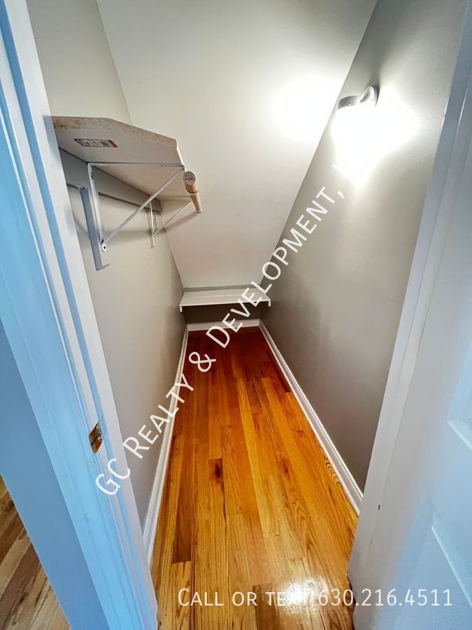 *** 1/2 MO RENT FREE / PILSEN LOCATION / 3 BEDROOMS / 1 BATH /APPL INLC / PARKING SPACE INCL / FREE LAUNDRY *** property image