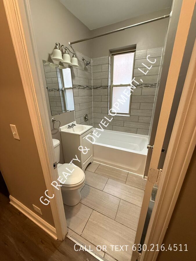 *** APPLIANCES INCL / 3 BDRM / 100% RECENTLY UPDATED / FENCED YARD *** property image