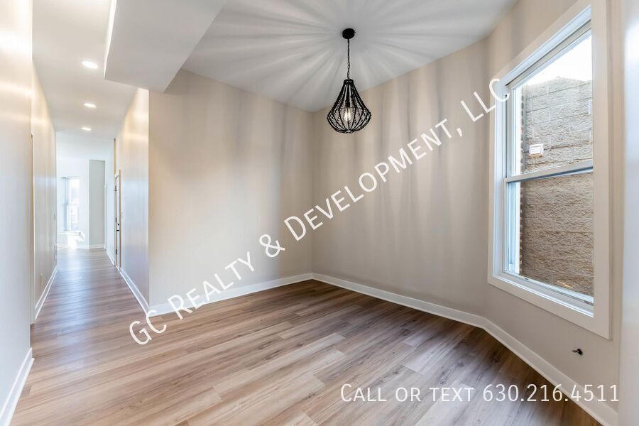 *** 3 BDRM - 1.5 BTH / RECENTLY UPDATED / 1800 SQFT / PET FRIENDLY / SNOW REMOVAL INCL *** property image