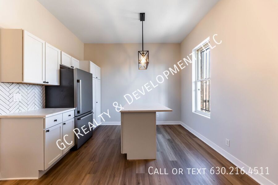 *** 3 BDRM - 1.5 BTH / RECENTLY UPDATED / 1800 SQFT / PET FRIENDLY / SNOW REMOVAL INCL *** property image