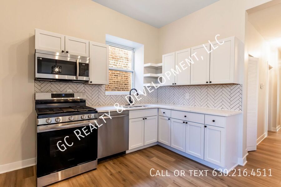 *** 3 BDRM - 1.5 BTH / RECENTLY UPDATED / 1800 SQFT / PET FRIENDLY / SNOW REMOVAL INCL *** property image
