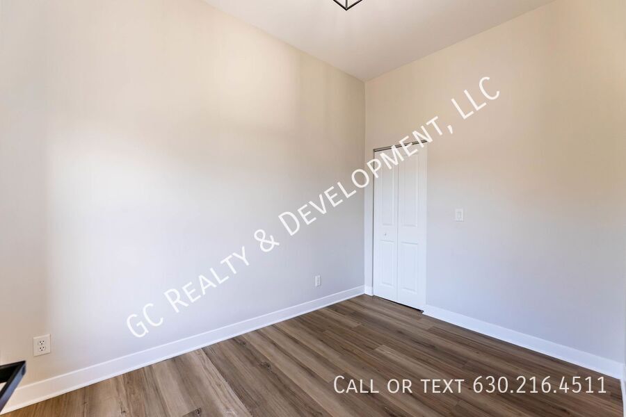 *** 3 BDRM - 1.5 BTH / RECENTLY UPDATED / 1800 SQFT / PET FRIENDLY / SNOW REMOVAL INCL *** property image