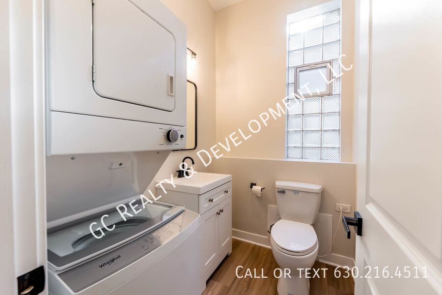 *** 3 BDRM - 1.5 BTH / RECENTLY UPDATED / 1800 SQFT / PET FRIENDLY / SNOW REMOVAL INCL *** property image