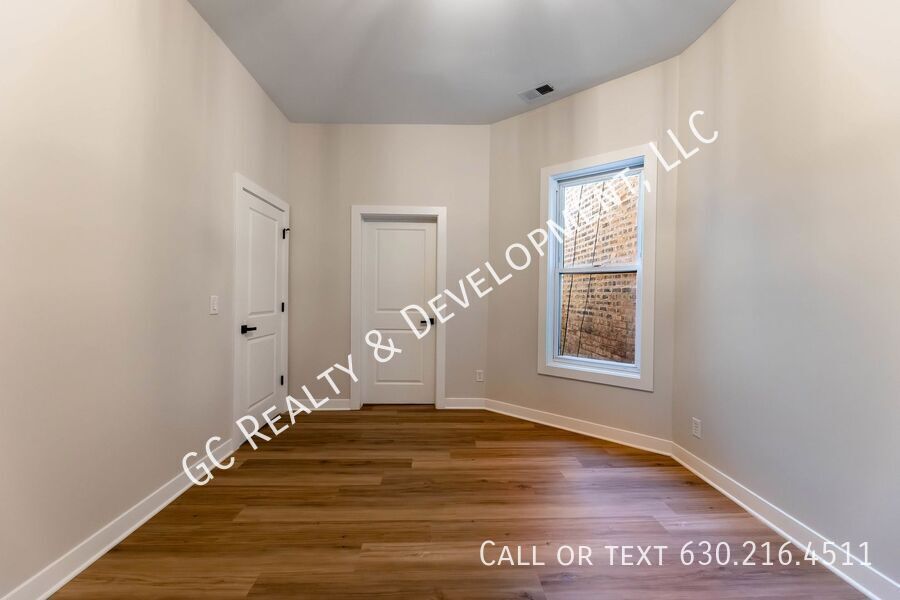 *** 3 BDRM - 1.5 BTH / RECENTLY UPDATED / 1800 SQFT / PET FRIENDLY / SNOW REMOVAL INCL *** property image