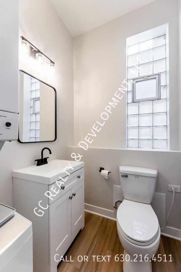 *** 3 BDRM - 1.5 BTH / RECENTLY UPDATED / 1800 SQFT / PET FRIENDLY / SNOW REMOVAL INCL *** property image