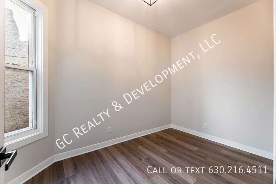 *** 3 BDRM - 1.5 BTH / RECENTLY UPDATED / 1800 SQFT / PET FRIENDLY / SNOW REMOVAL INCL *** property image