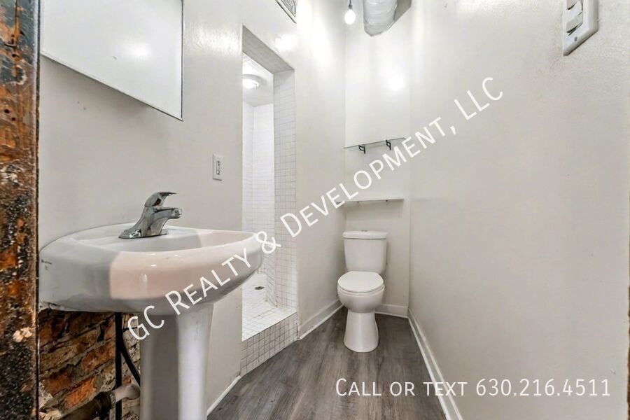 *** 2000 SQFT / 1ST FLOOR UNIT / CENTRAL AC / KITCHEN APPL INCL *** property image