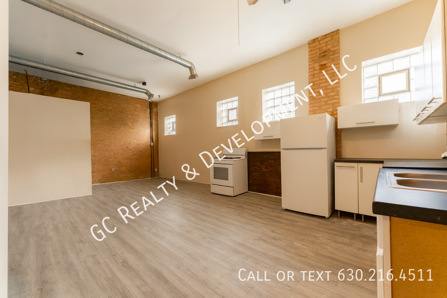 *** 2000 SQFT / 1ST FLOOR UNIT / CENTRAL AC / KITCHEN APPL INCL *** property image