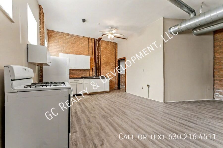 *** 2000 SQFT / 1ST FLOOR UNIT / CENTRAL AC / KITCHEN APPL INCL *** property image