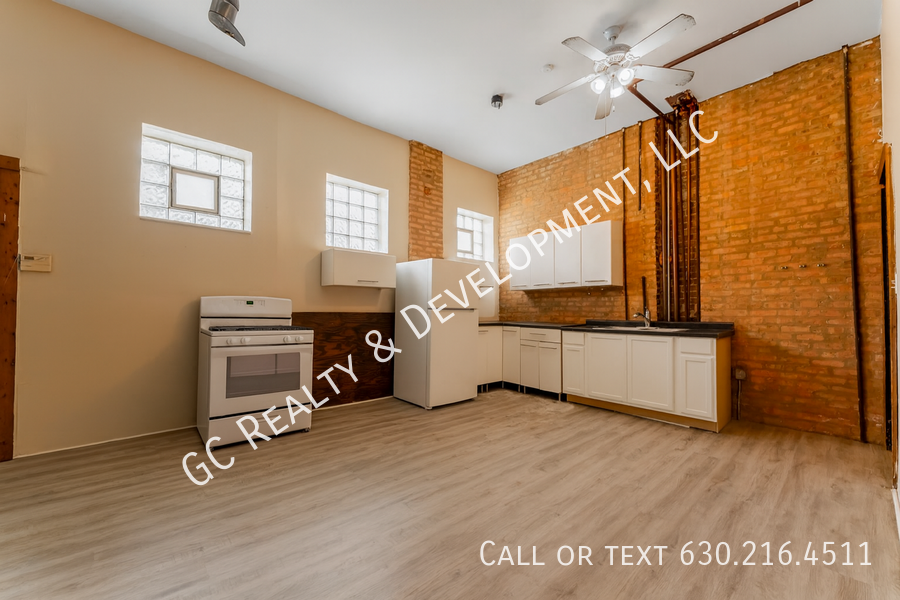 *** 2000 SQFT / 1ST FLOOR UNIT / CENTRAL AC / KITCHEN APPL INCL *** property image