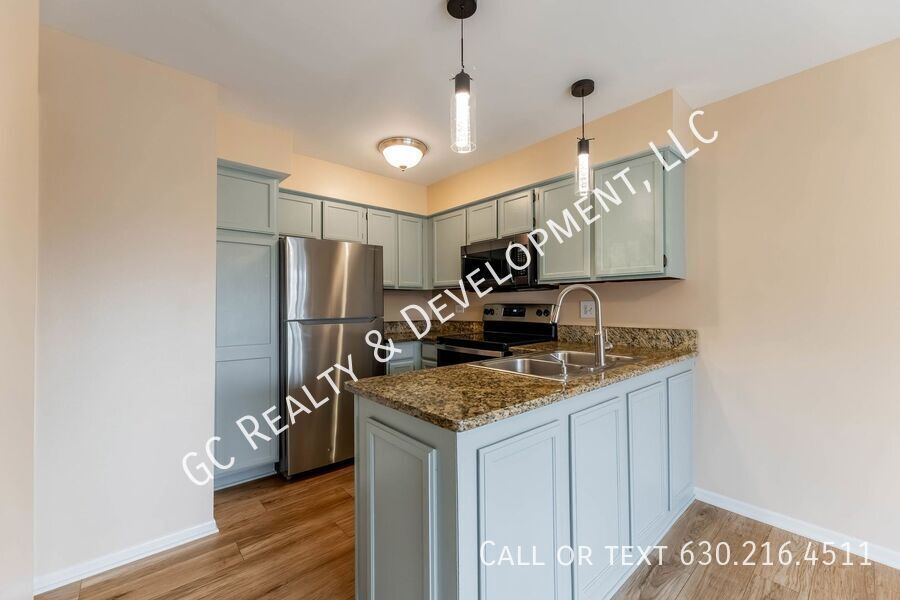 *** 2 STORY CONDO / 2 BDRM - 1.5 BTH / FULL SIZED W&D IN UNIT / 2 PARKING SPOTS / STAINLESS APPL *** property image