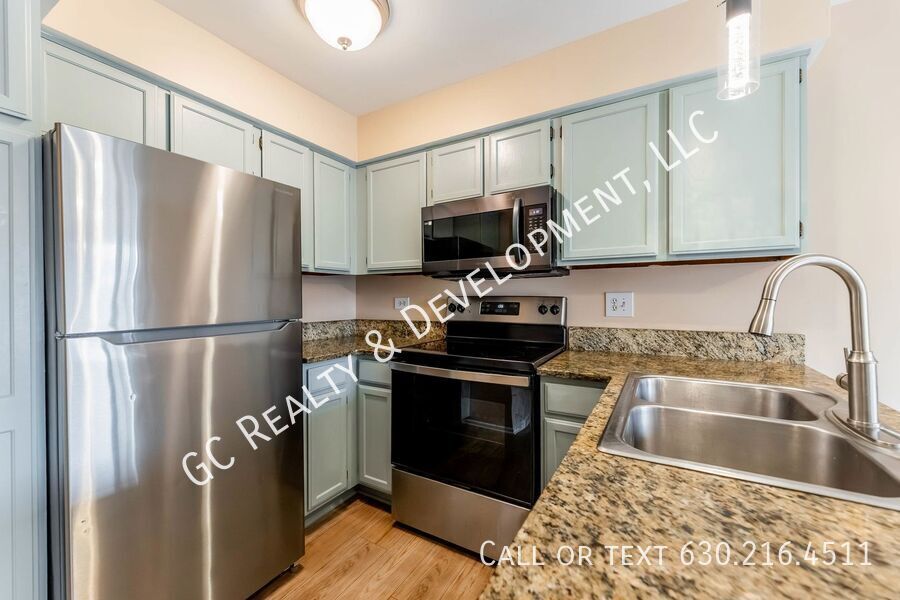 *** 2 STORY CONDO / 2 BDRM - 1.5 BTH / FULL SIZED W&D IN UNIT / 2 PARKING SPOTS / STAINLESS APPL *** property image