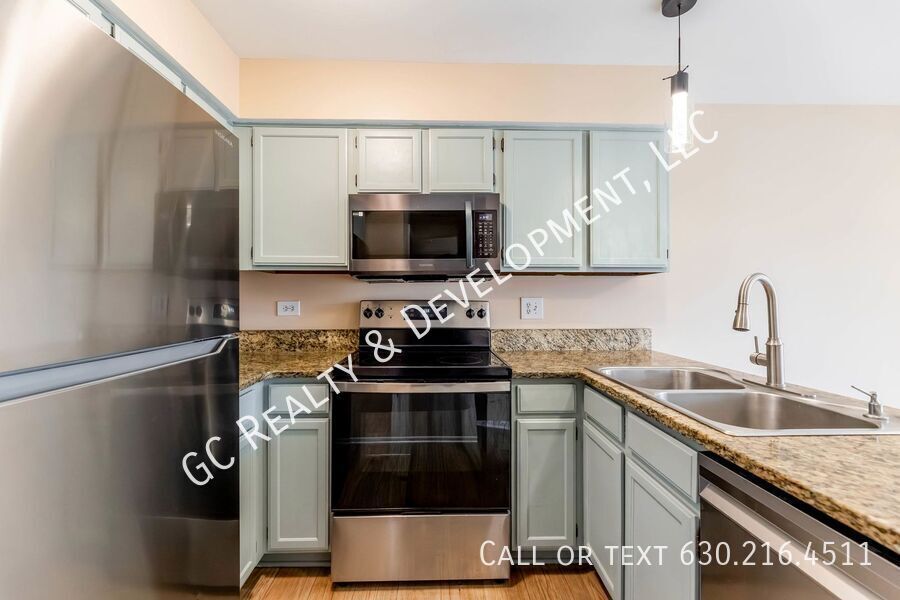 *** 2 STORY CONDO / 2 BDRM - 1.5 BTH / FULL SIZED W&D IN UNIT / 2 PARKING SPOTS / STAINLESS APPL *** property image