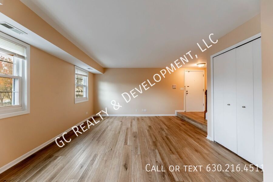 *** 2 STORY CONDO / 2 BDRM - 1.5 BTH / FULL SIZED W&D IN UNIT / 2 PARKING SPOTS / STAINLESS APPL *** property image