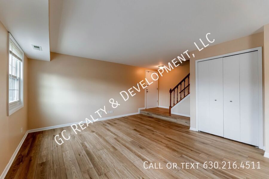 *** 2 STORY CONDO / 2 BDRM - 1.5 BTH / FULL SIZED W&D IN UNIT / 2 PARKING SPOTS / STAINLESS APPL *** property image