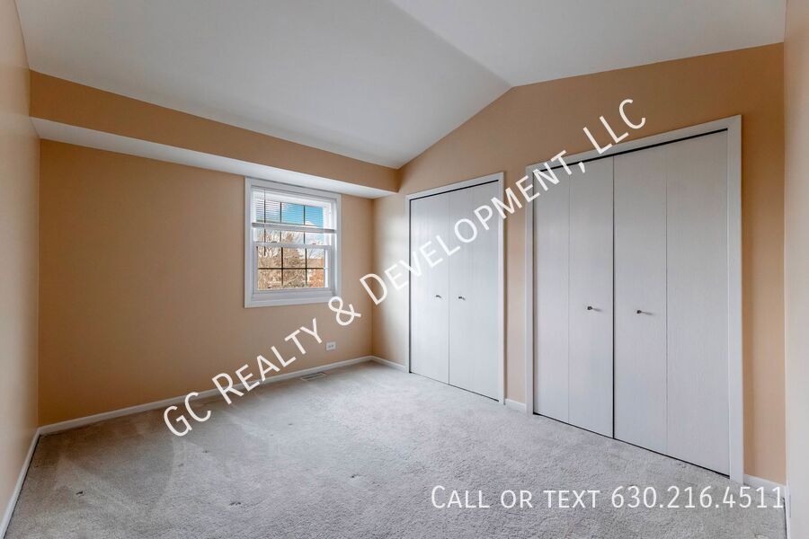 *** 2 STORY CONDO / 2 BDRM - 1.5 BTH / FULL SIZED W&D IN UNIT / 2 PARKING SPOTS / STAINLESS APPL *** property image