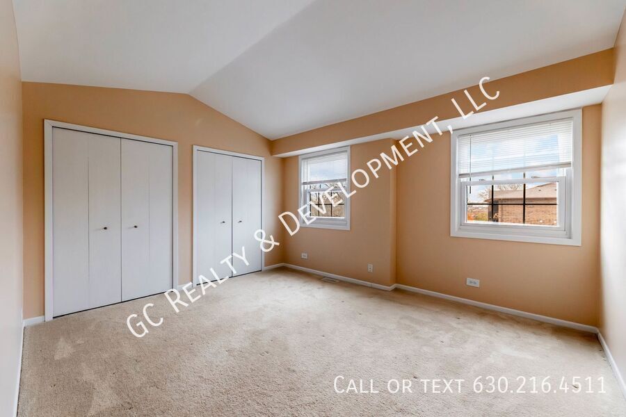*** 2 STORY CONDO / 2 BDRM - 1.5 BTH / FULL SIZED W&D IN UNIT / 2 PARKING SPOTS / STAINLESS APPL *** property image