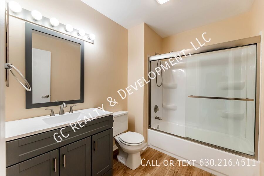 *** 2 STORY CONDO / 2 BDRM - 1.5 BTH / FULL SIZED W&D IN UNIT / 2 PARKING SPOTS / STAINLESS APPL *** property image