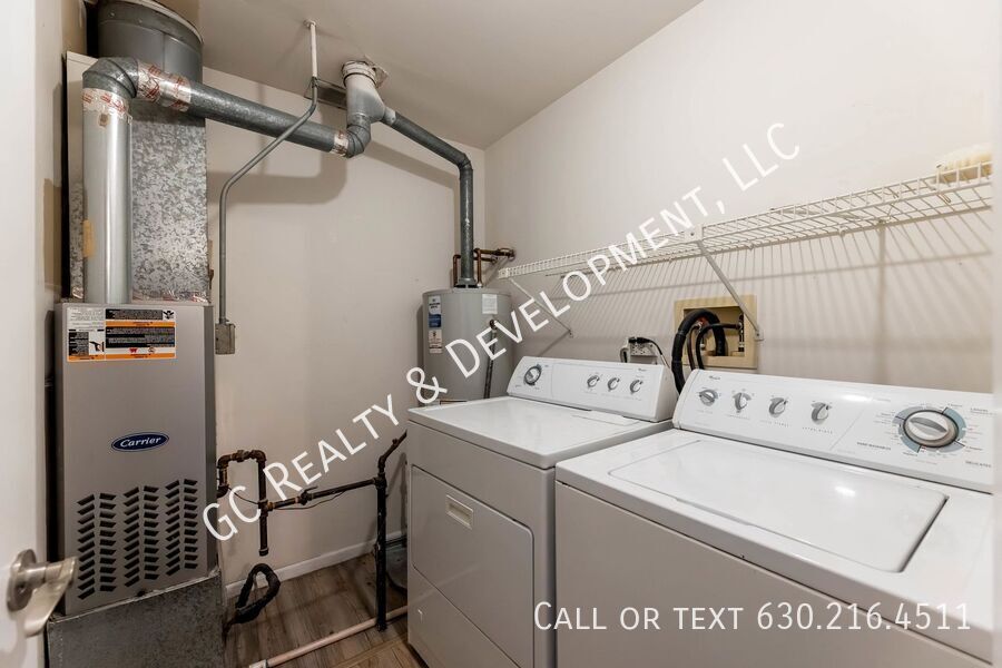 *** 2 STORY CONDO / 2 BDRM - 1.5 BTH / FULL SIZED W&D IN UNIT / 2 PARKING SPOTS / STAINLESS APPL *** property image