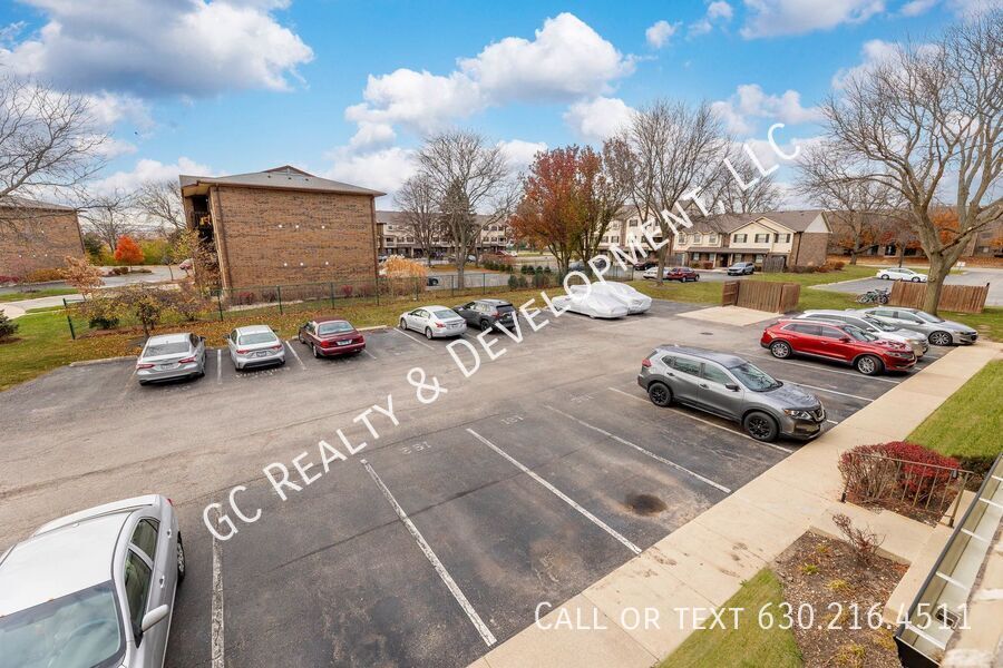 *** 2 STORY CONDO / 2 BDRM - 1.5 BTH / FULL SIZED W&D IN UNIT / 2 PARKING SPOTS / STAINLESS APPL *** property image