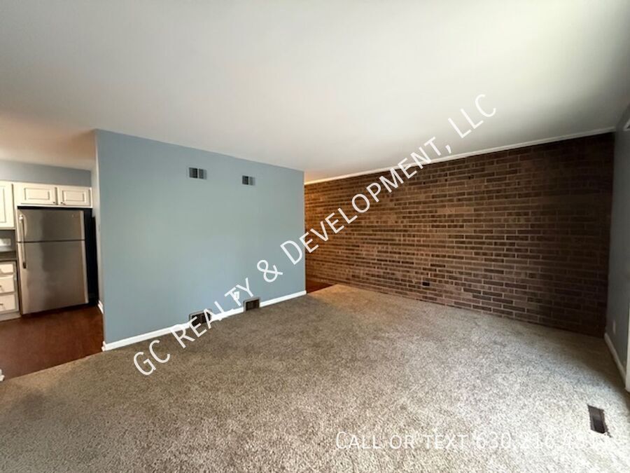 *** $250 OFF RENT / 2 BDRM / TENANT ONLY PAYS ELECTRIC / 2 PARKING SPOTS / SHOPPING NEARBY / LAUNDRY ON SITE *** property image