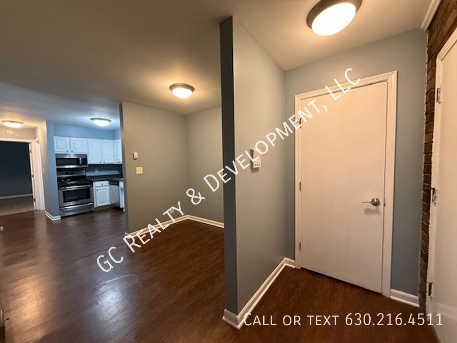 *** $250 OFF RENT / 2 BDRM / TENANT ONLY PAYS ELECTRIC / 2 PARKING SPOTS / SHOPPING NEARBY / LAUNDRY ON SITE *** property image